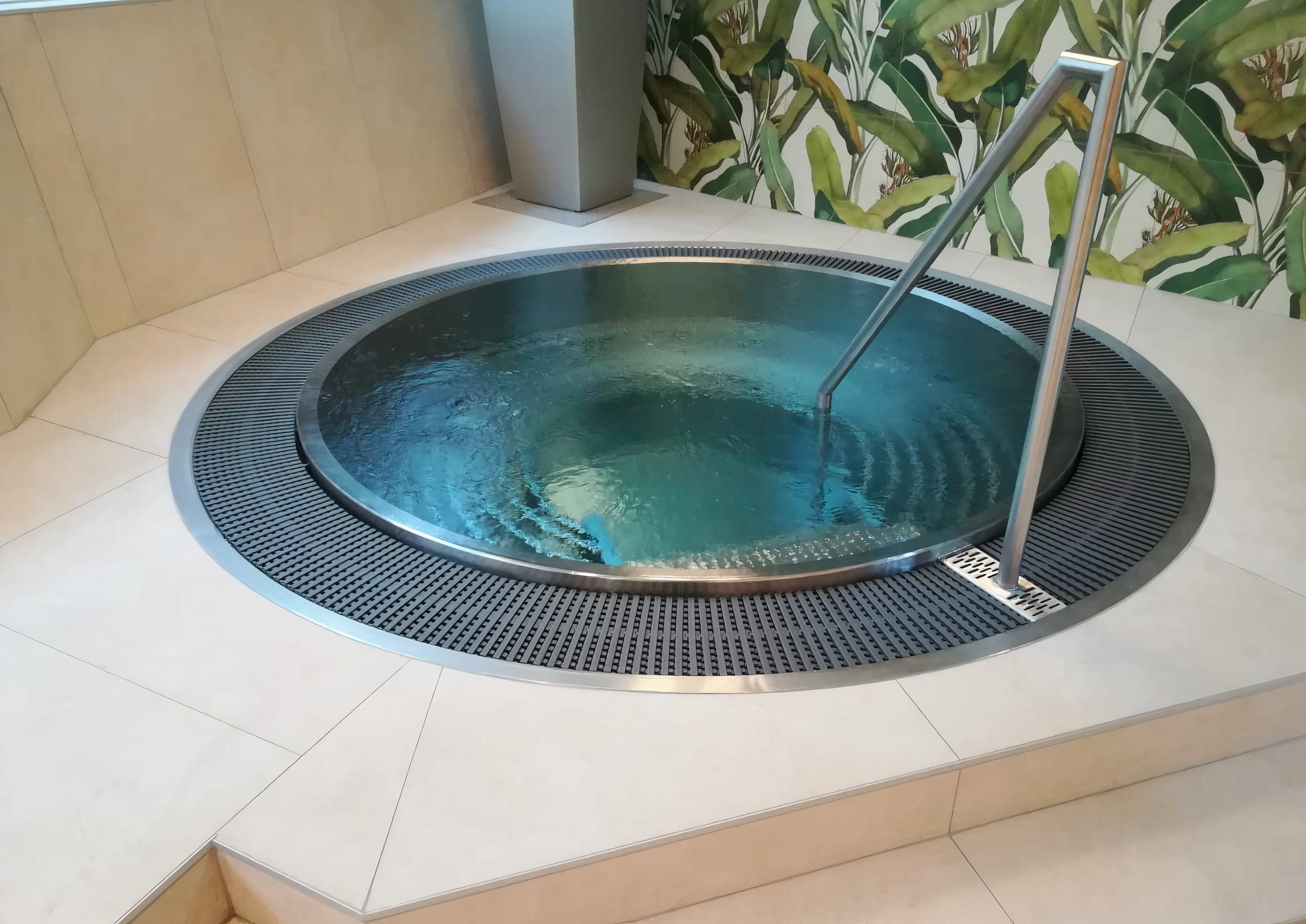 Two Round Whirlpool Bathtub in the Austrian Spa Geinberg | IMAGINOX GROUP