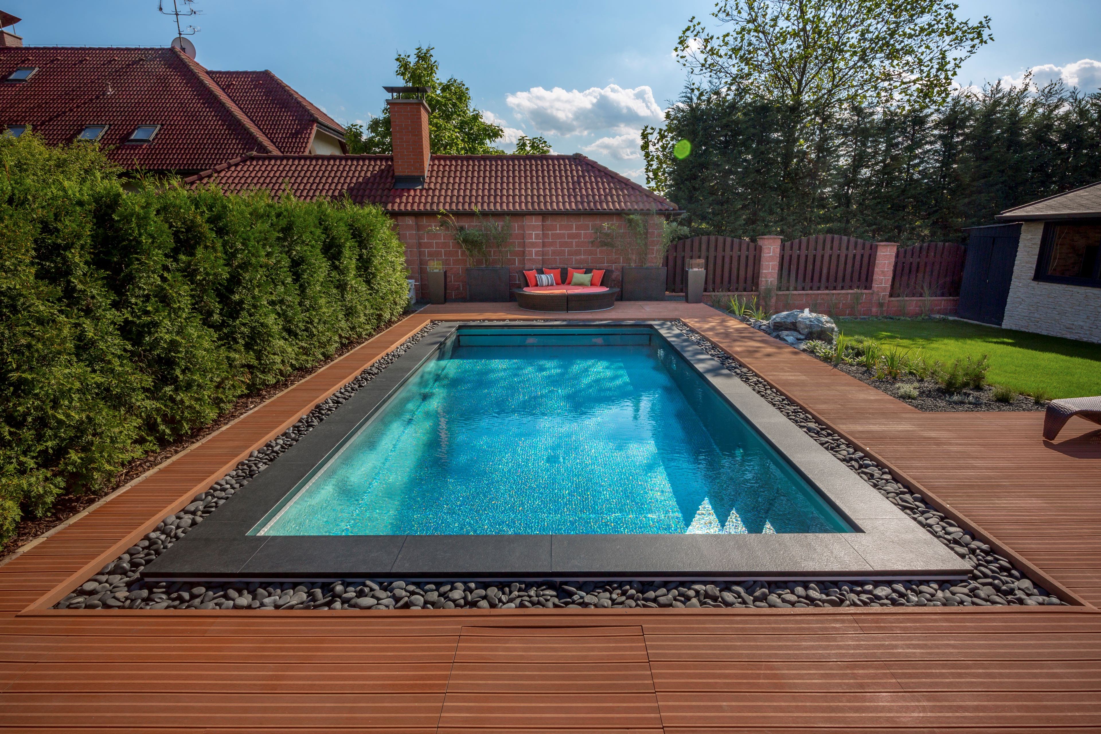 Přelivný nerezový bazén u rodinného domu | IMAGINOX