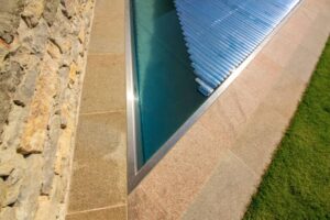 stainless steel pool with lamella