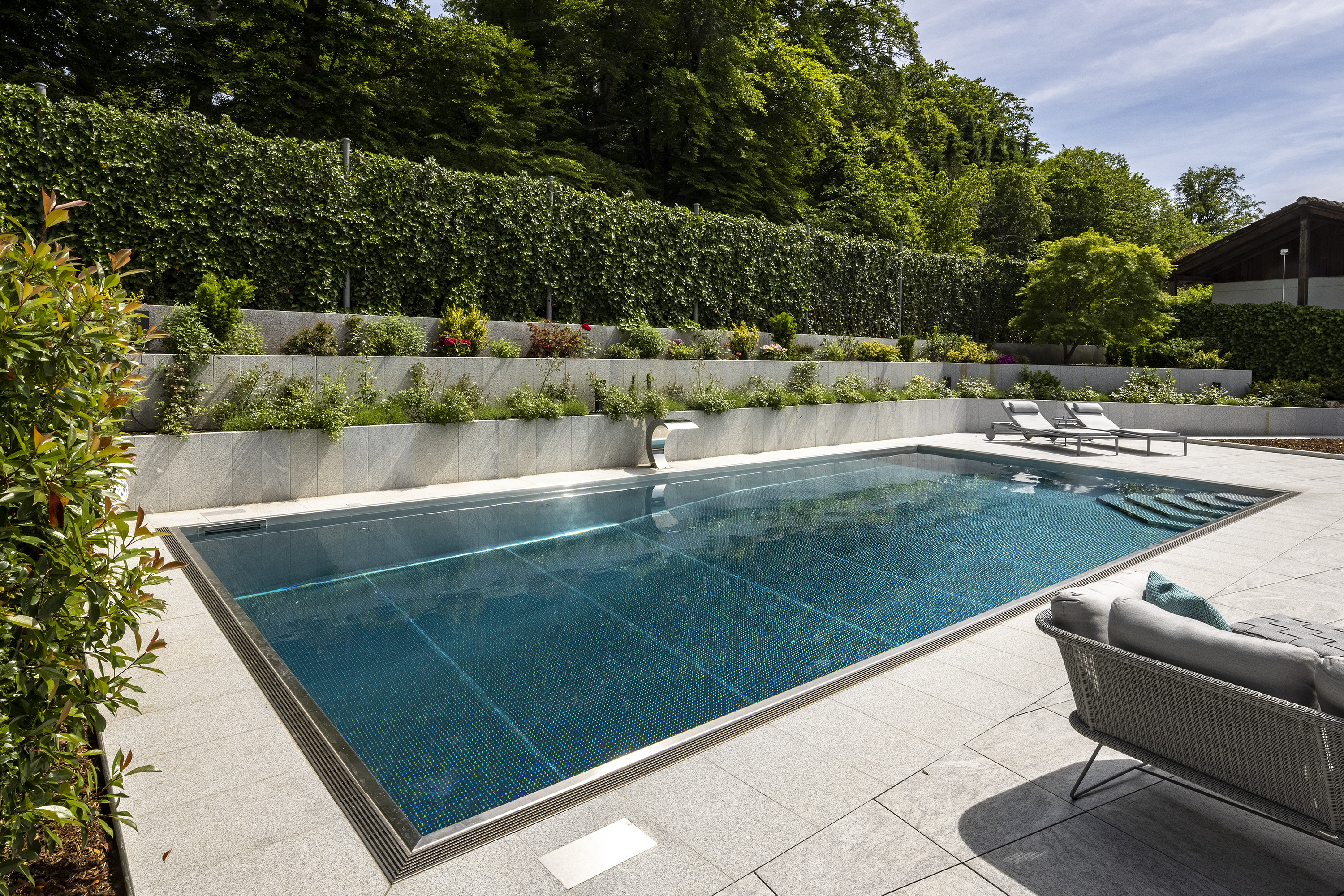 Stainless steel pool with a lowered bottom suitable for demanding swimmers | IMAGINOX GROUP
