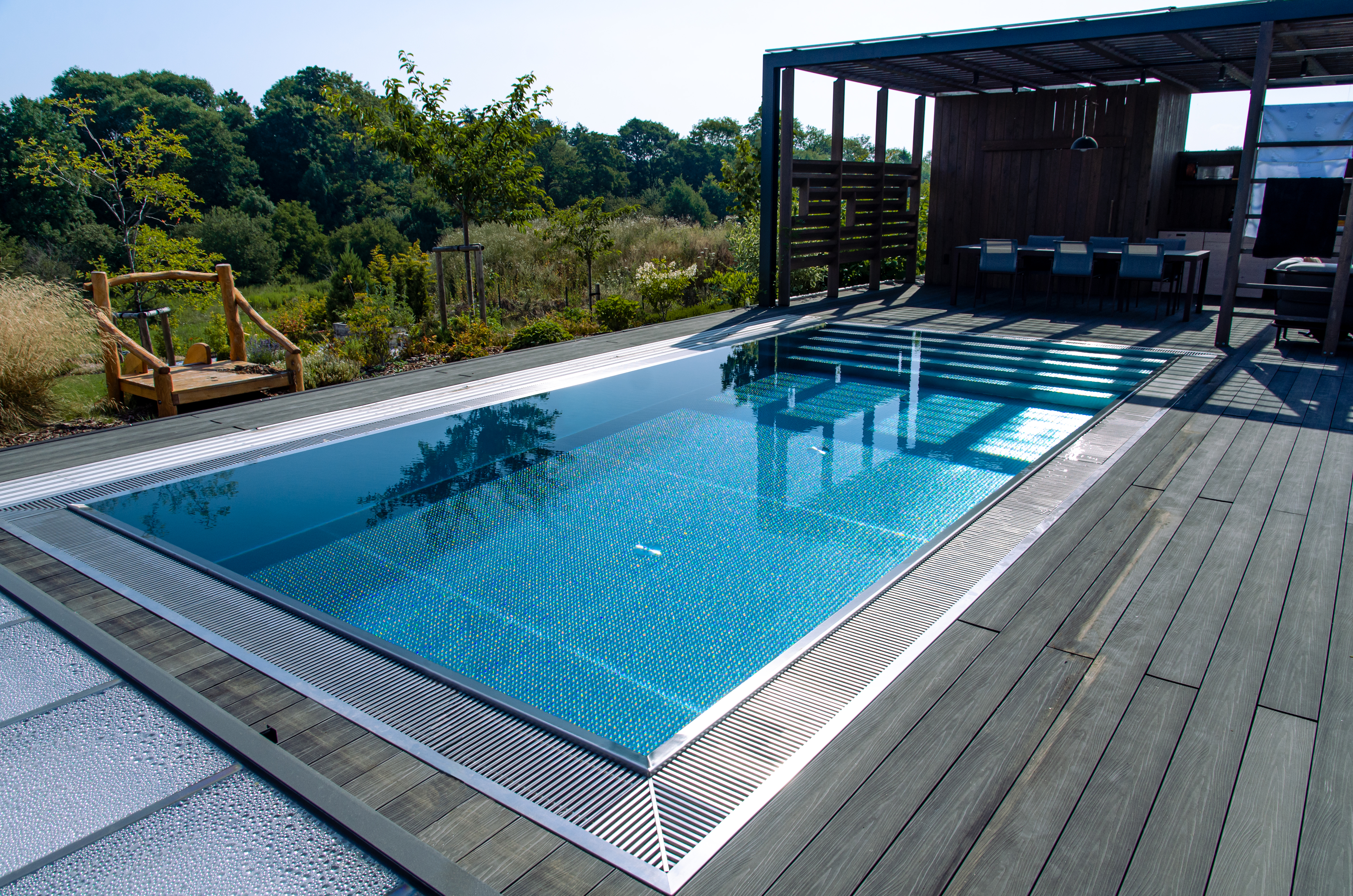 Outdoor IMAGINOX pool with wide entrance stairs | IMAGINOX GROUP