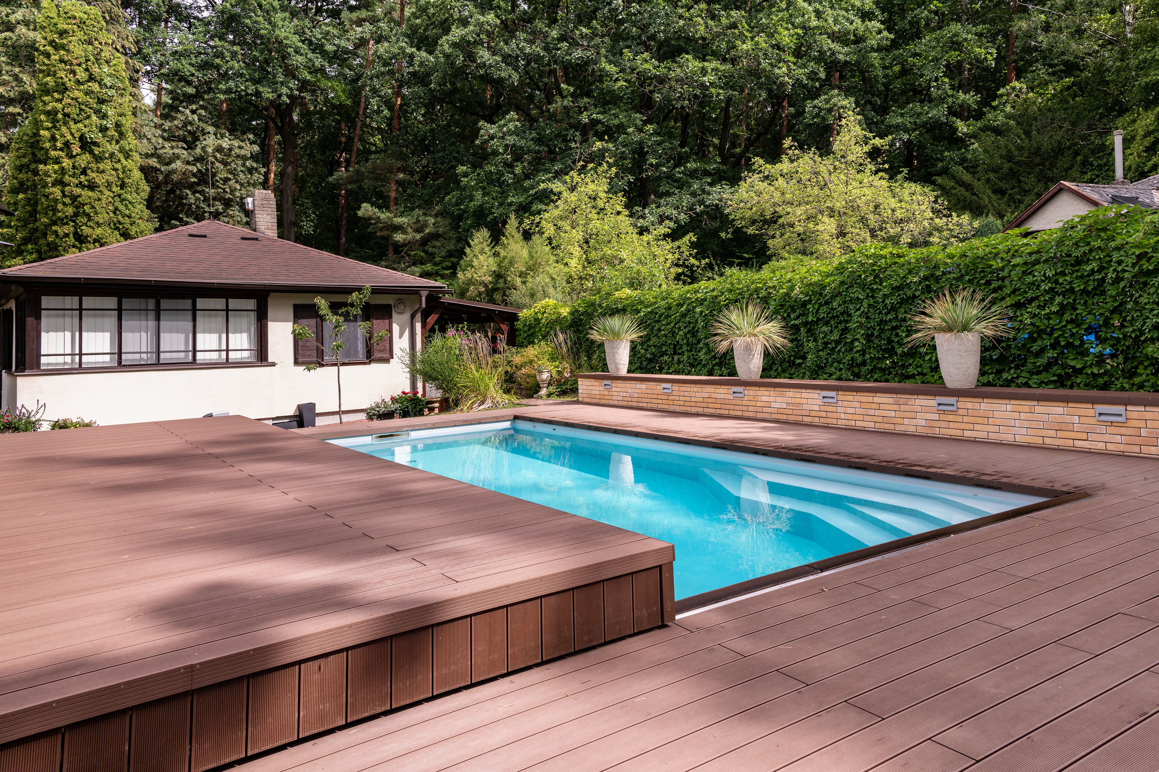 The Benefits of a Movable Terrace for the Pool | IMAGINOX GROUP
