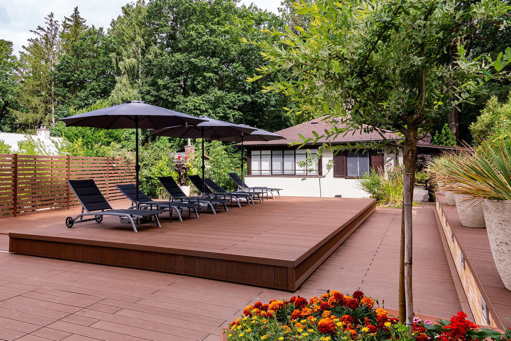 Movable Terrace AQUAFLOORS for a Family Pool | IMAGINOX GROUP