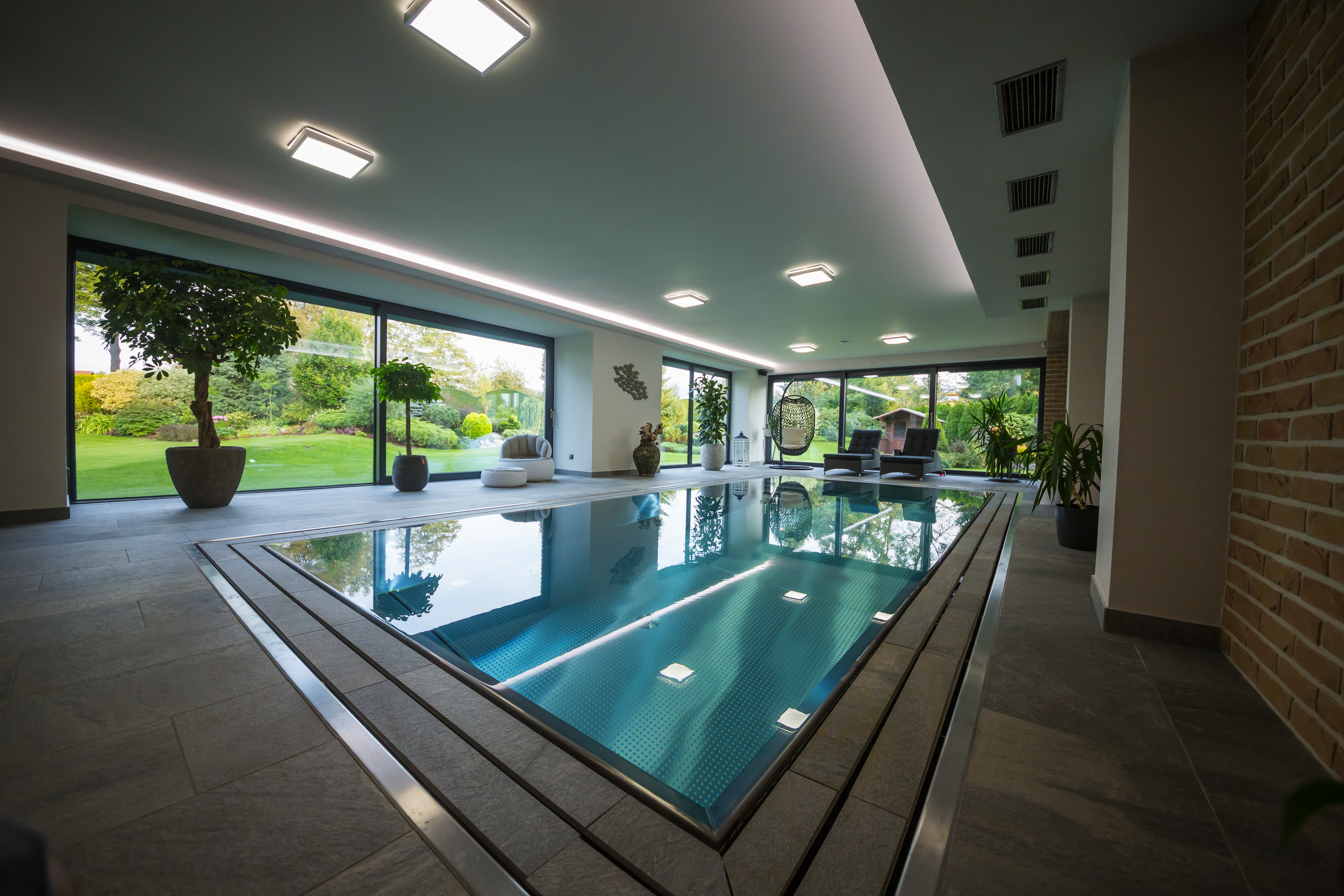 IMAGINOX-stainless-steel-pool-with-an-overflow