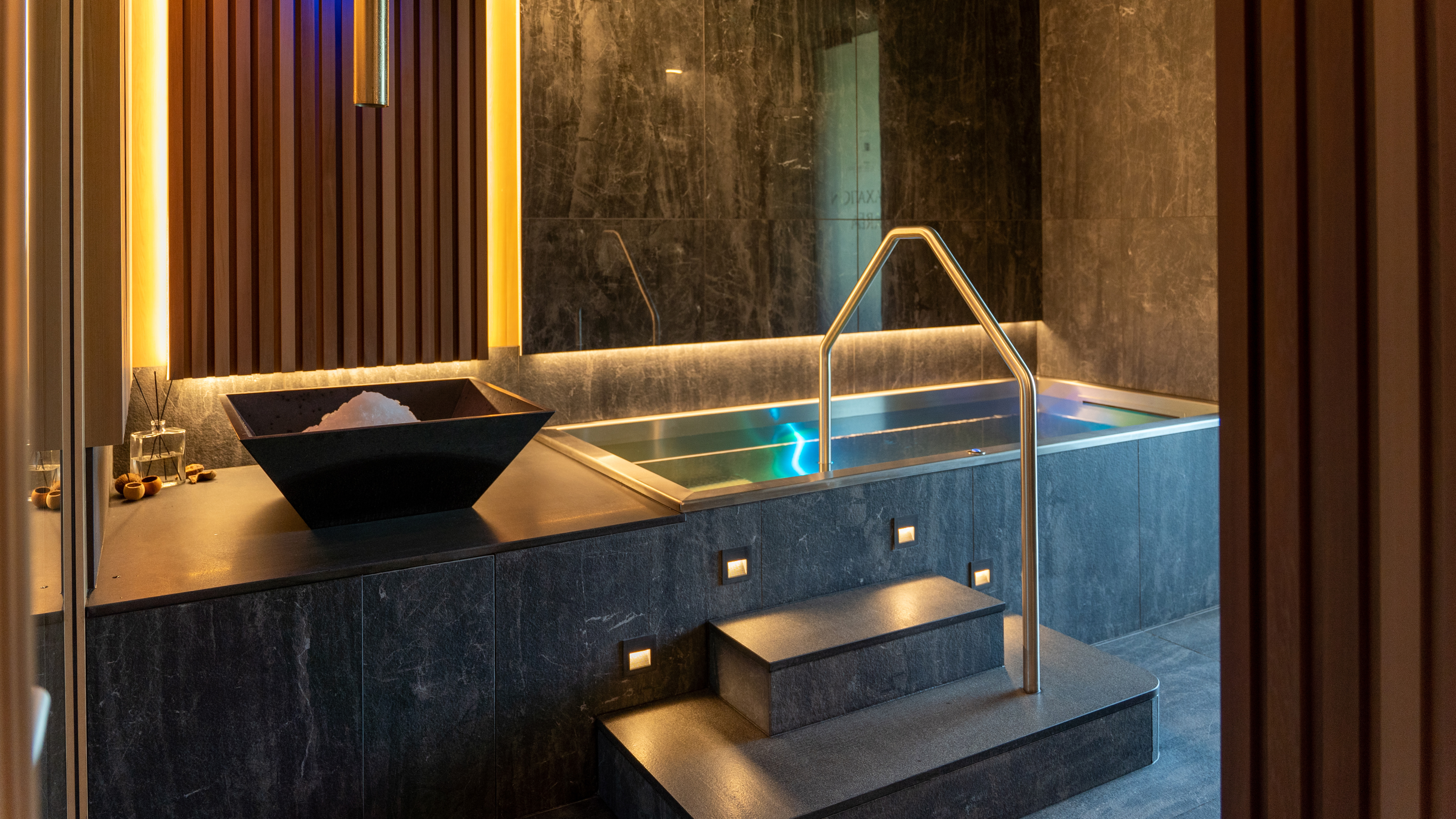 Ice-maker-and-IMAGINOX-stainless-steel-plunge-pool