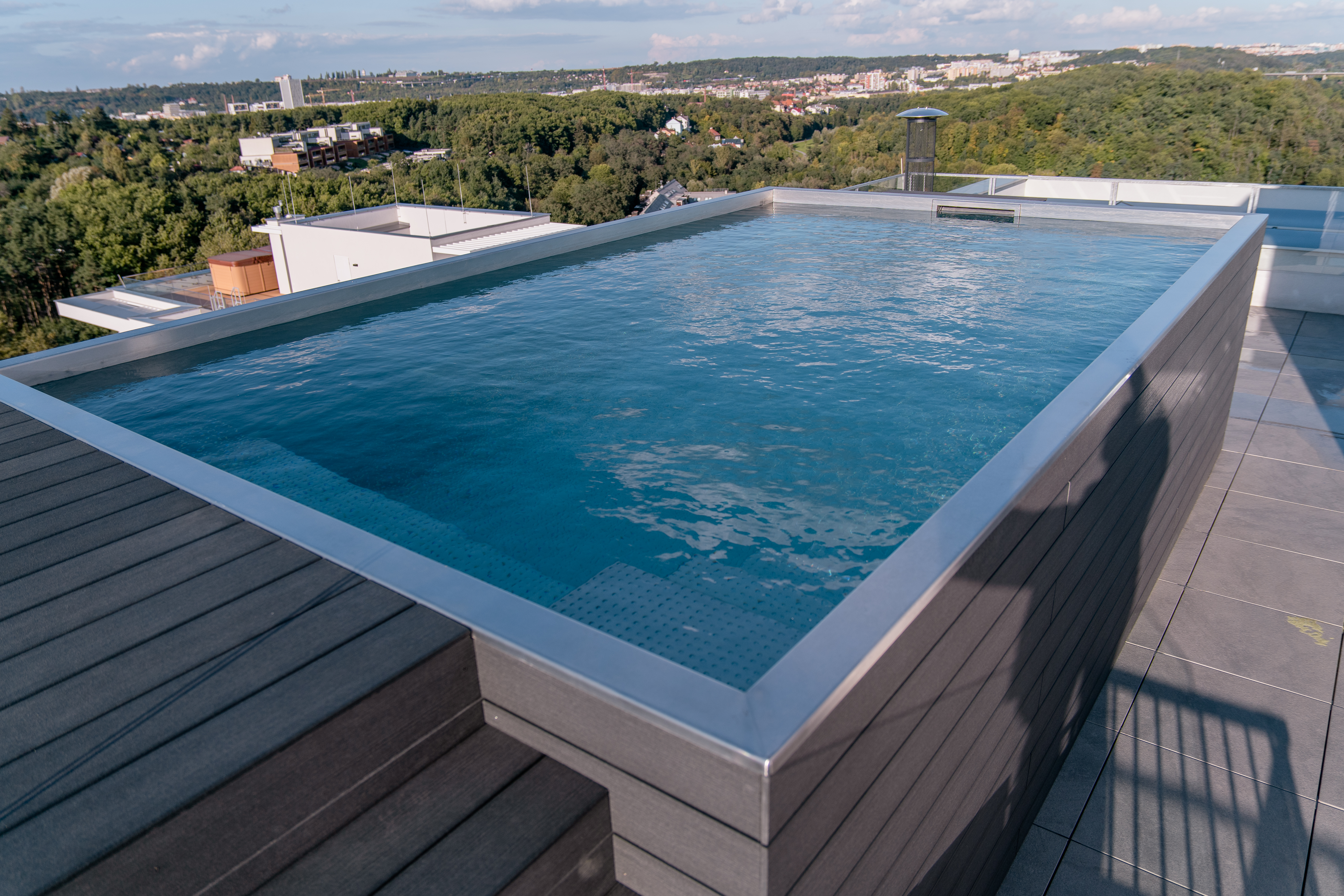 Unique-IMAGINOX-stainless-steel-pool-on-the-rooftop-of-the-apartment-complex