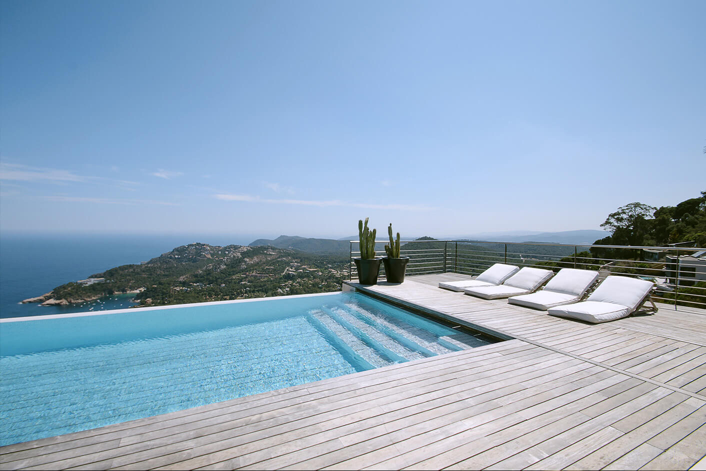 Movable pool floors