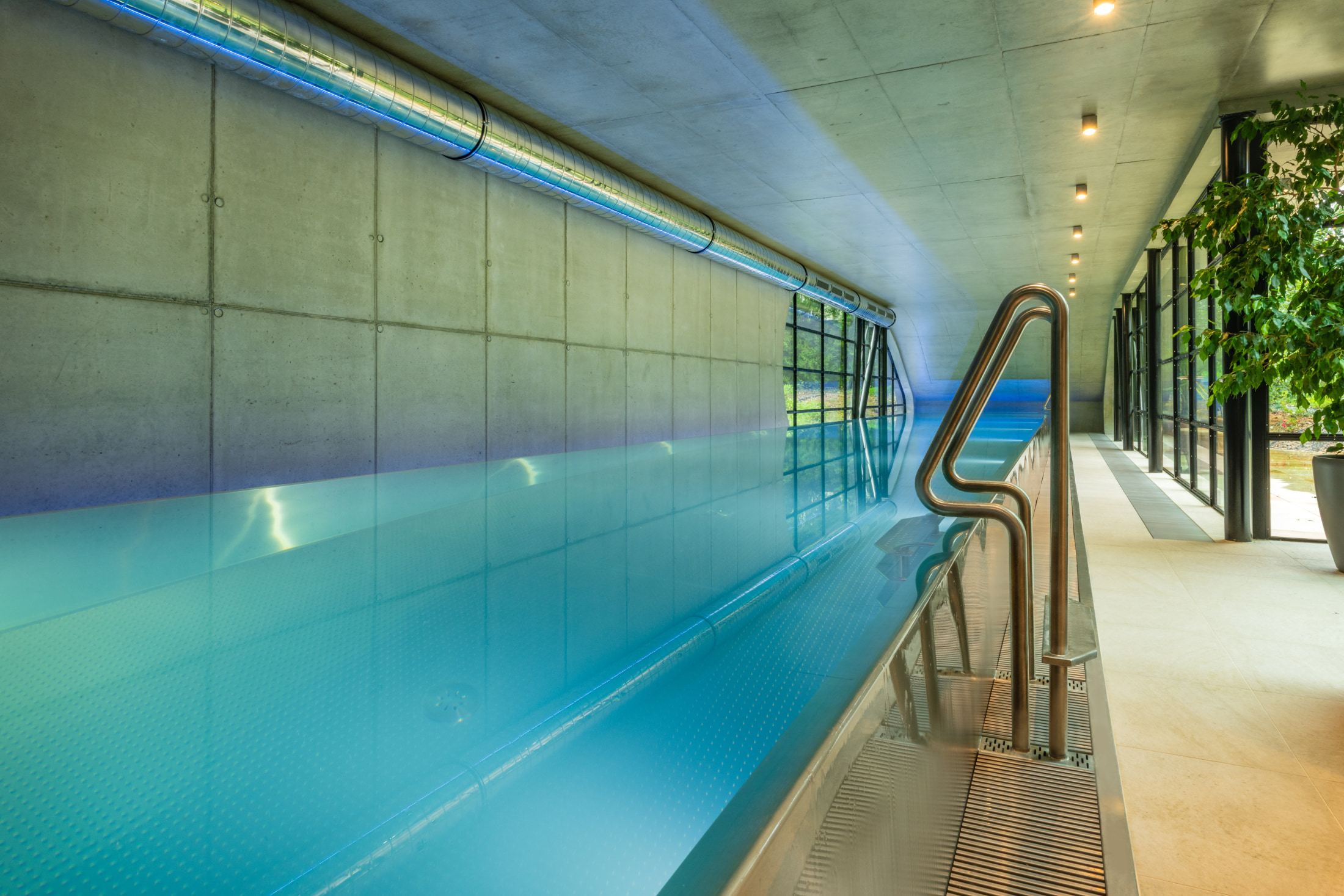 Imaginox | Piscina con bordo a sfioro in acciaio inox: design puro e massimo effetto