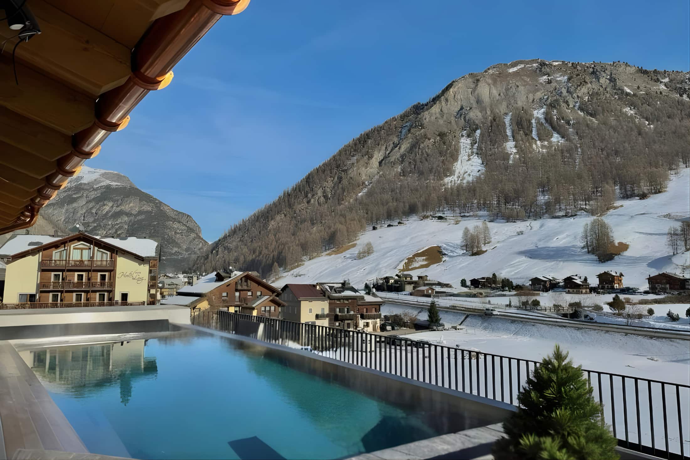 IMAGINOX-Pool aus Edelstahl im Hotel Damelis in Livigno: Ein Luxus-Erlebnis mit Blick auf die Alpen