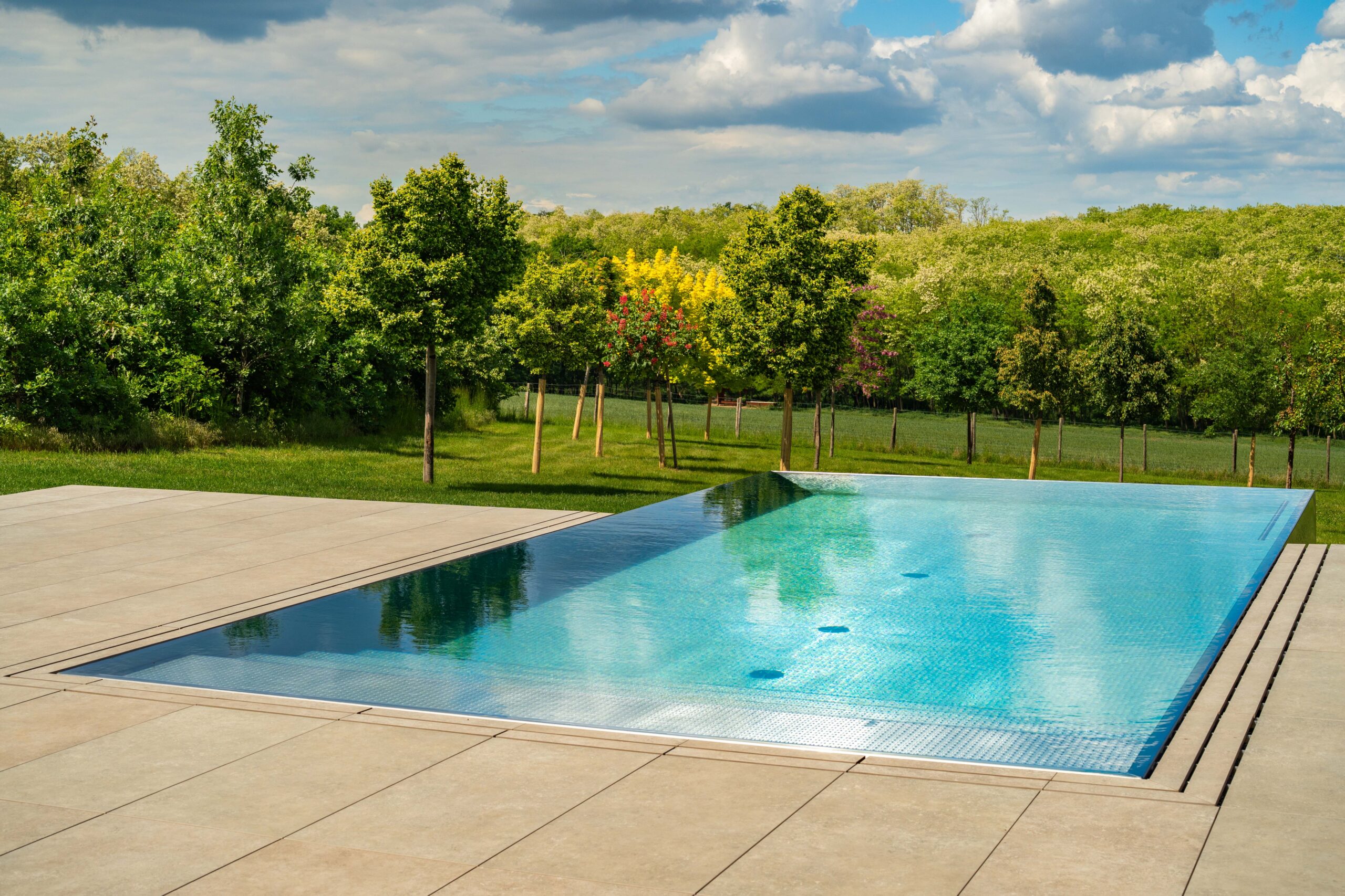Imaginox | Vom Tennisplatz zum Infinity-Pool: Wie sich der Traum vom Luxuswohnen in den letzten 50 Jahren verändert hat