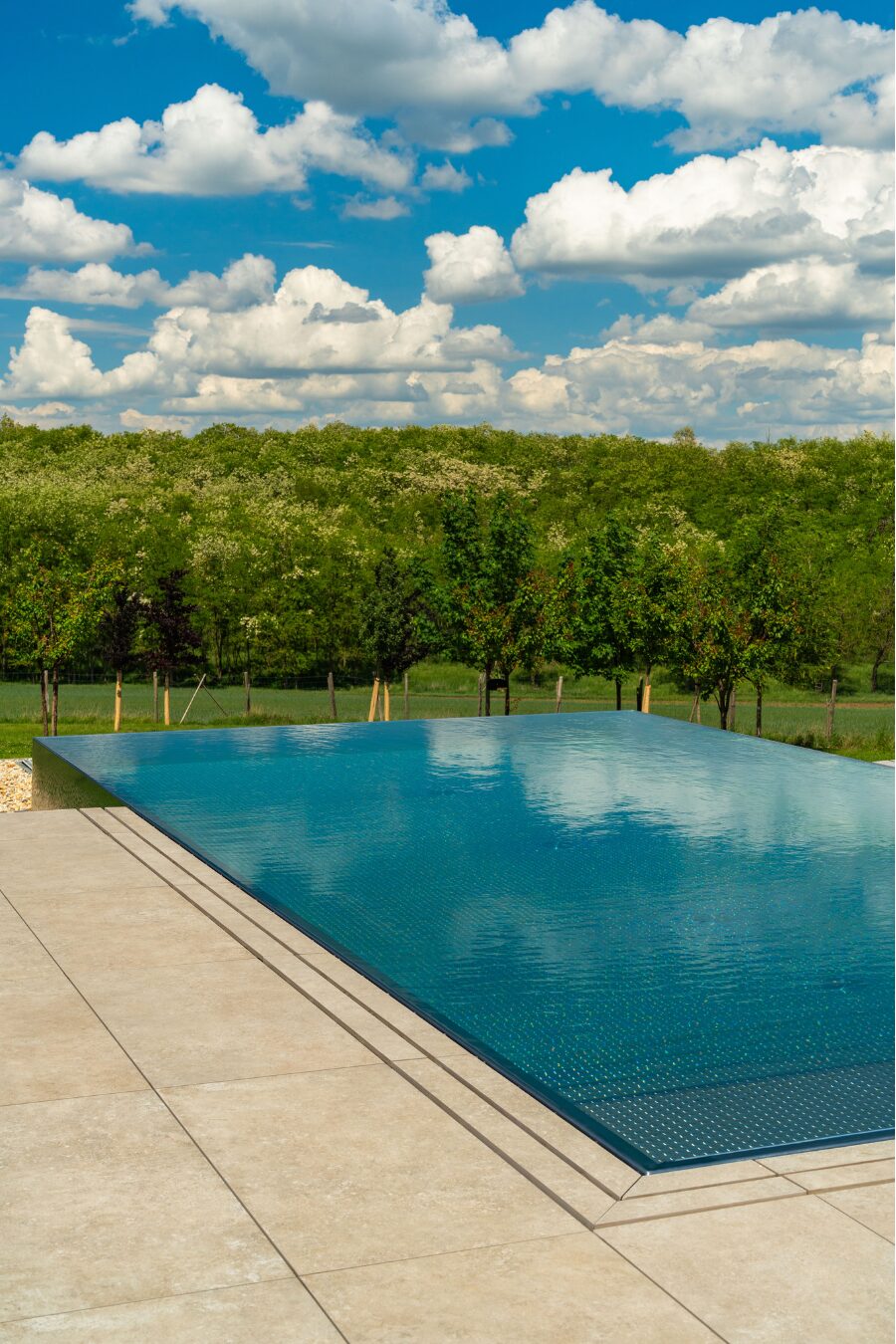nerezovy infinity pool s nekonecnou hladinou1 stainless steel infinity pool imaginox