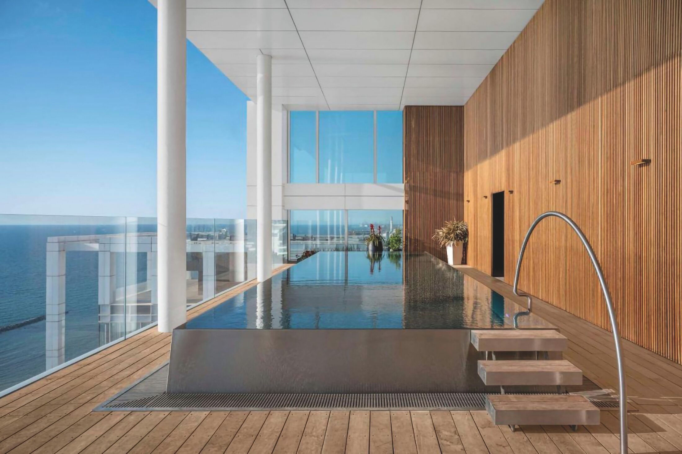Imaginox | Infinity-edge stainless steel pool on the roof of The David Kempinski Hotel in Tel Aviv