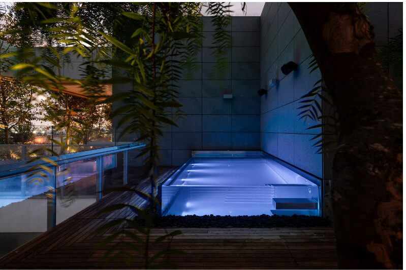 infinity pool4 prosklený bazén na střeše domu