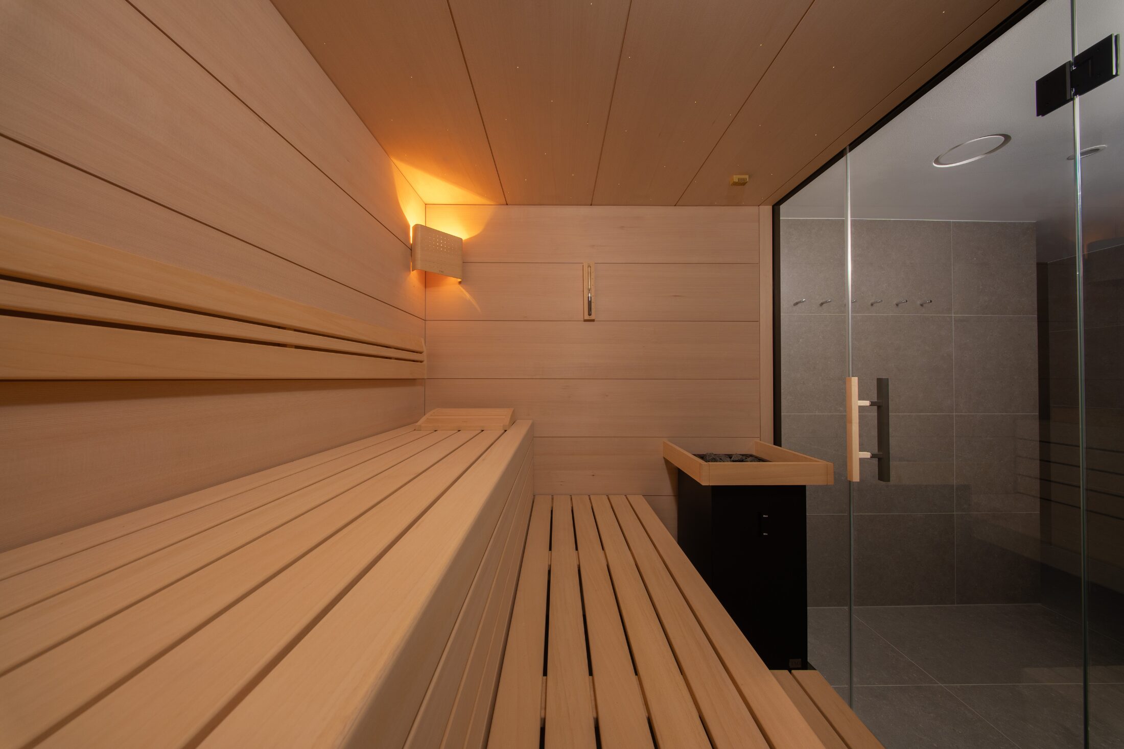 Private wellness area with a TAO TRUST Finnish sauna and an IMAGINOX stainless steel plunge pool | IMAGINOX GROUP