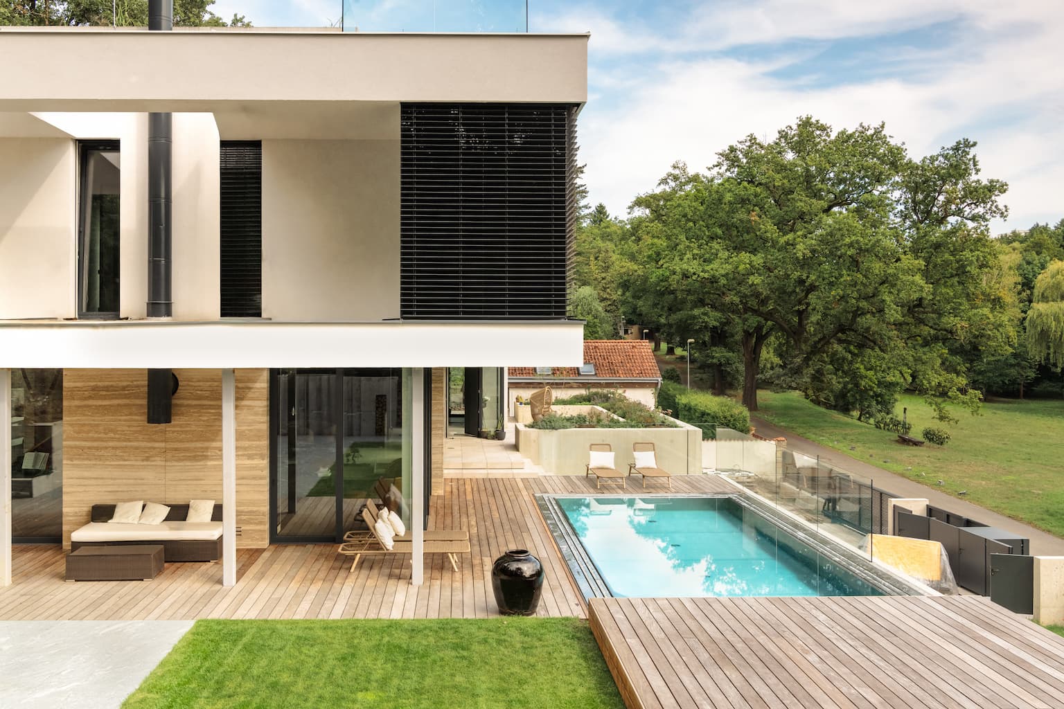 Overflow Pool IMAGINOX with Sliding Terrace: Minimalism, Elegance and Smart Coverage