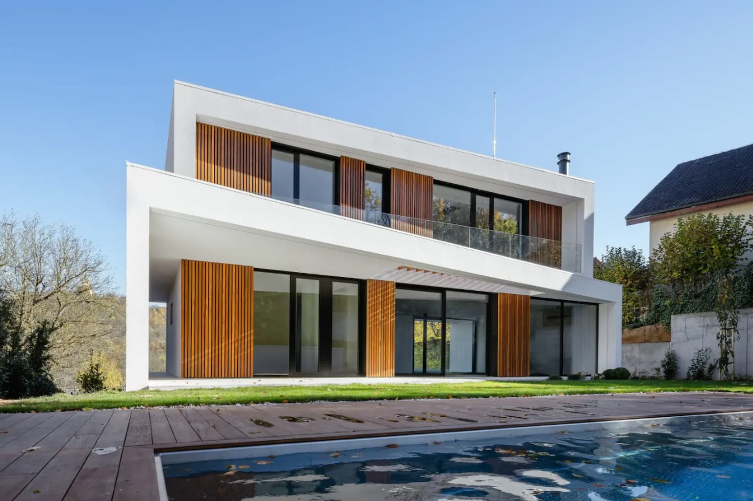 Stainless steel pool IMAGINOX as part of the family villa Block House