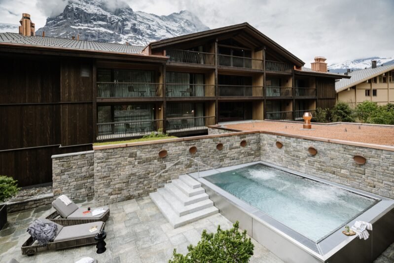 Edelstahlpool und Whirlpool im Berghotel Bergwelt Grindelwald
